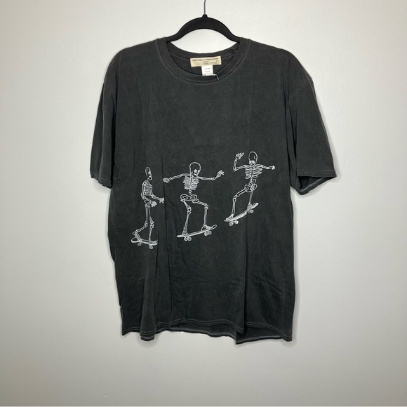 NWT URBAN OUTFITTERS Project Social T Skeleton Skateboard Gray Short Sleeve OS - Picture 2 of 5